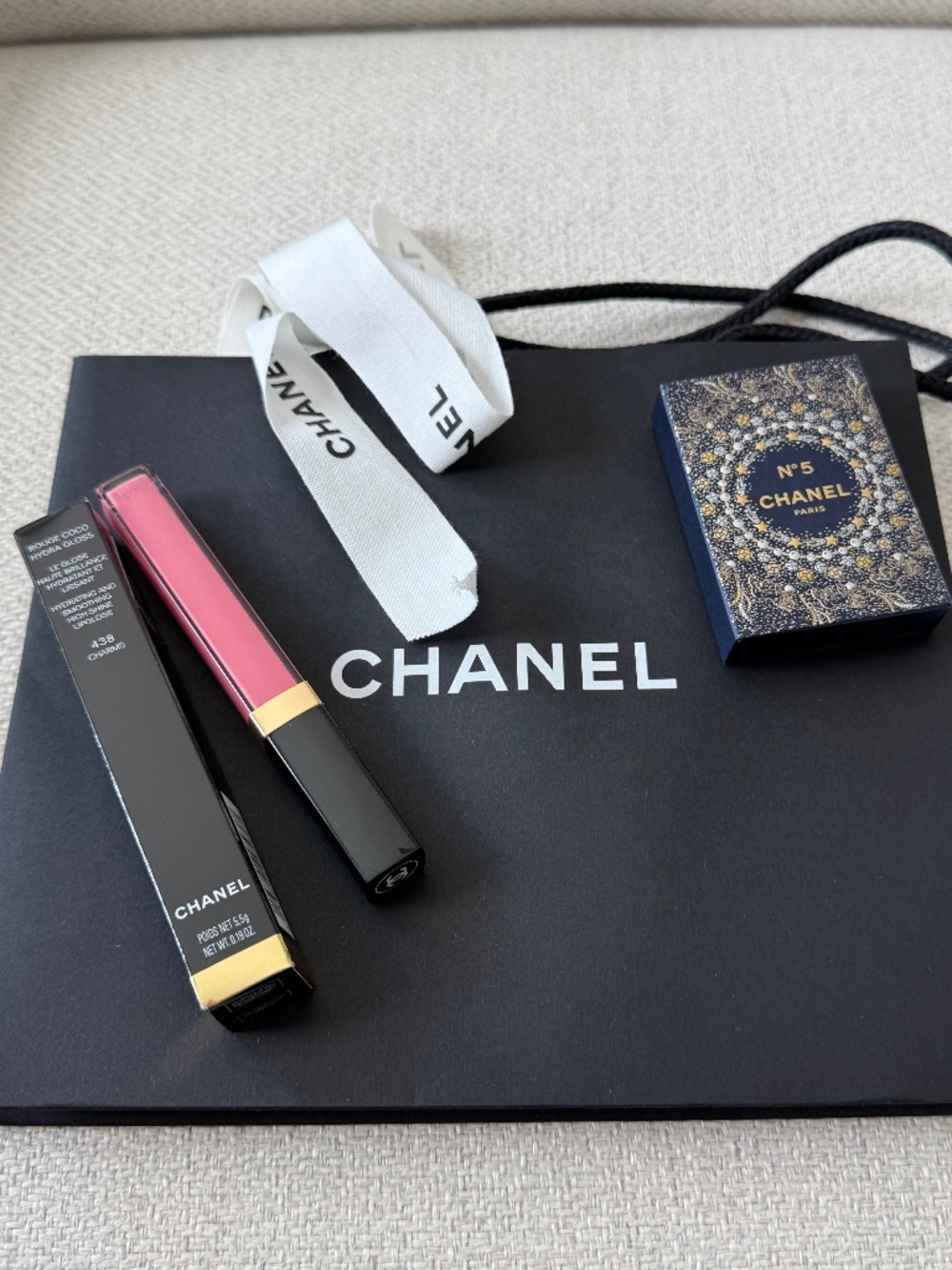 New Chanel Limited Edition Rouge Coco Hydra Gloss #438-Charms
